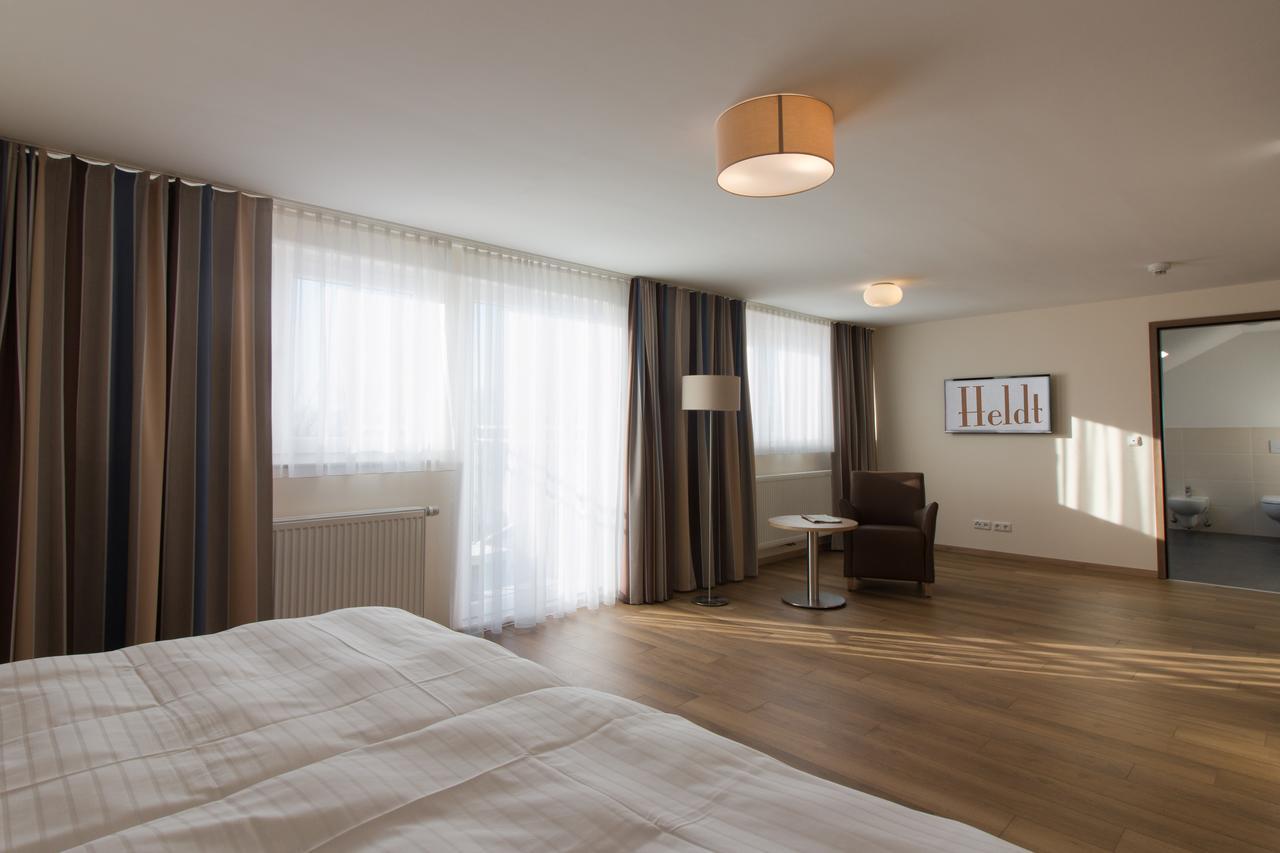 באד פירמונט Hotel Heldt מראה חיצוני תמונה